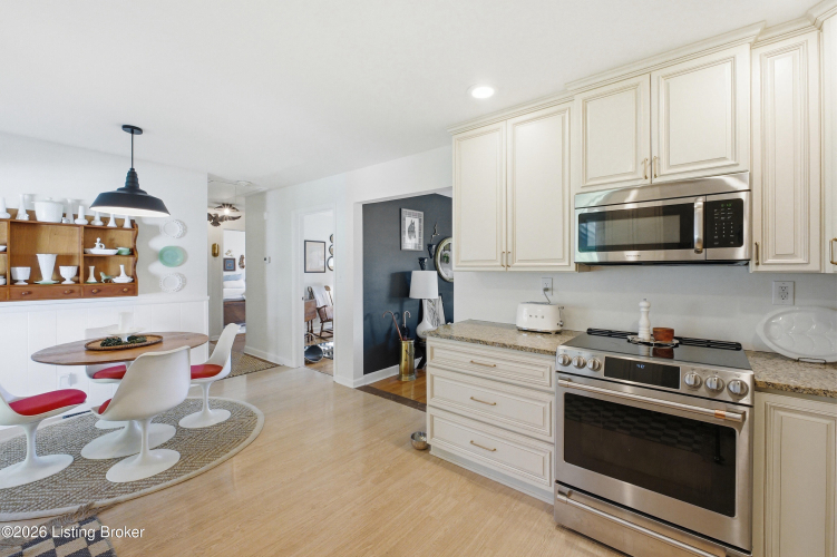 Listing Image 9