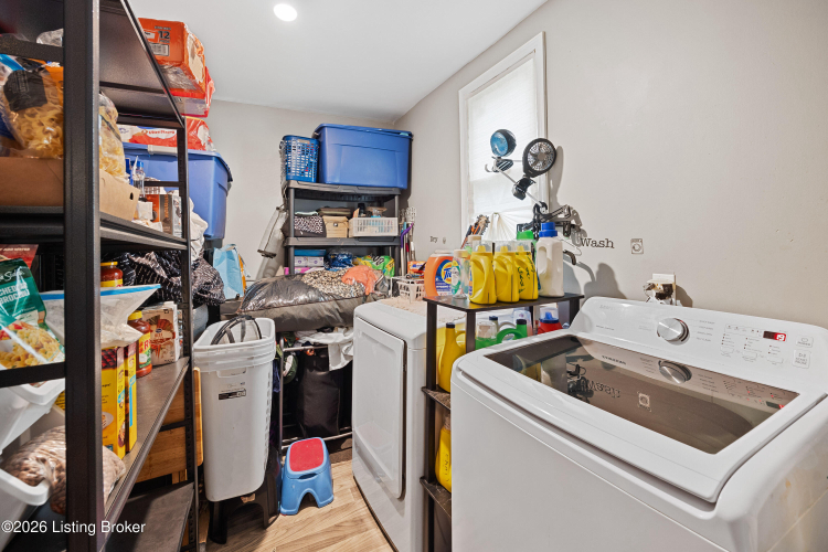 Listing Image 8