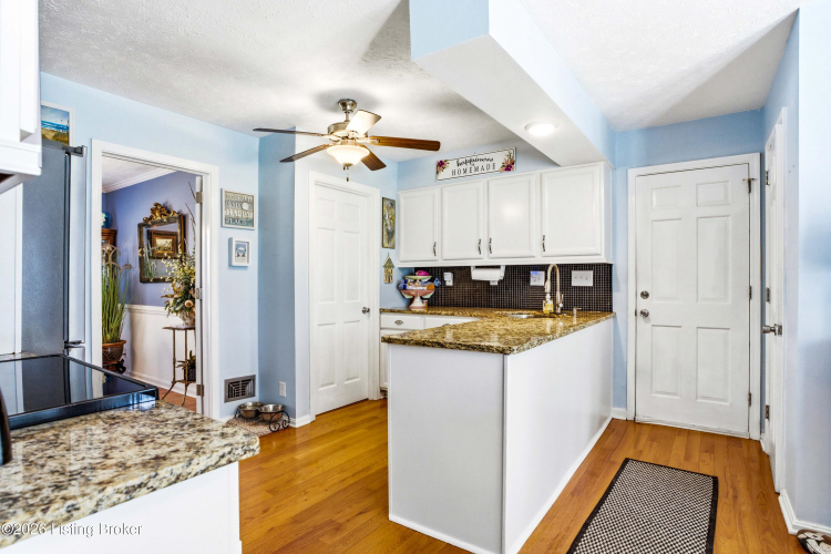Listing Image 12