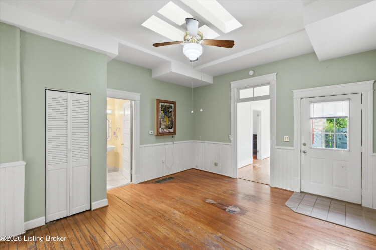 Listing Image 12