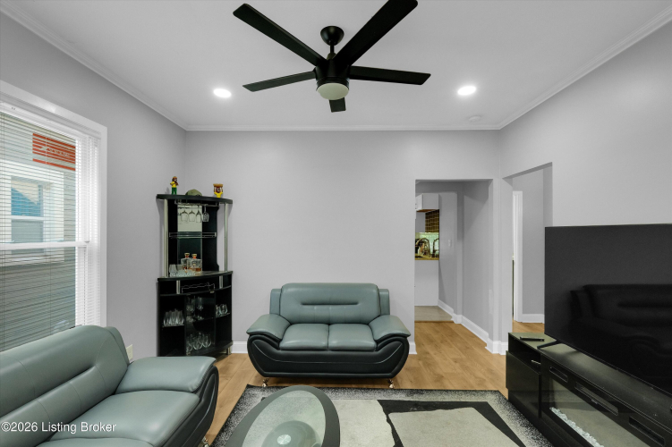 Listing Image 12