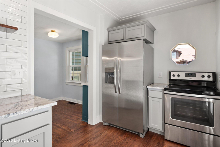 Listing Image 12