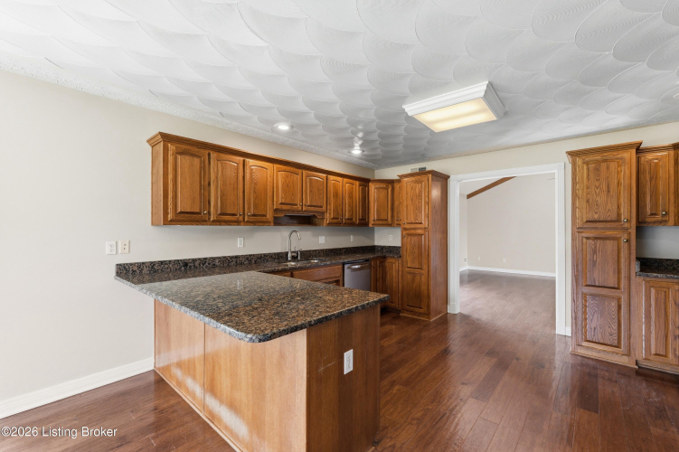 Listing Image 16