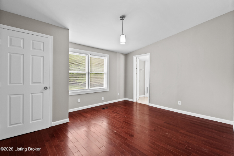 Listing Image 17