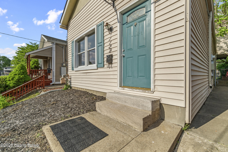Listing Image 4
