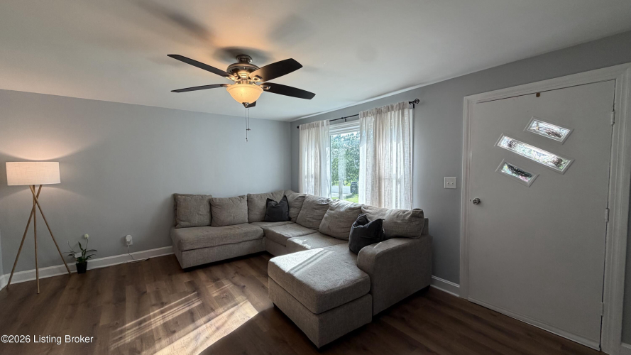 Listing Image 6