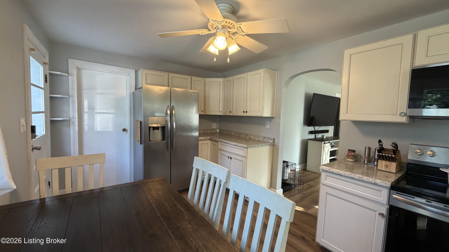 Listing Image 10