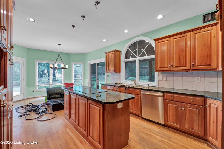 Listing Image 19