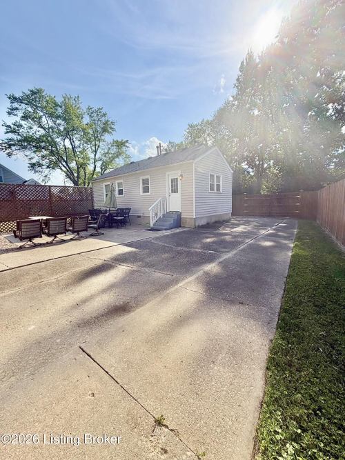 Listing Image 13