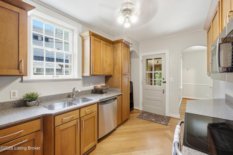 Listing Image 14