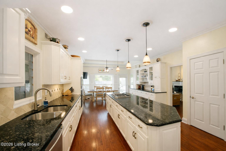 Listing Image 12