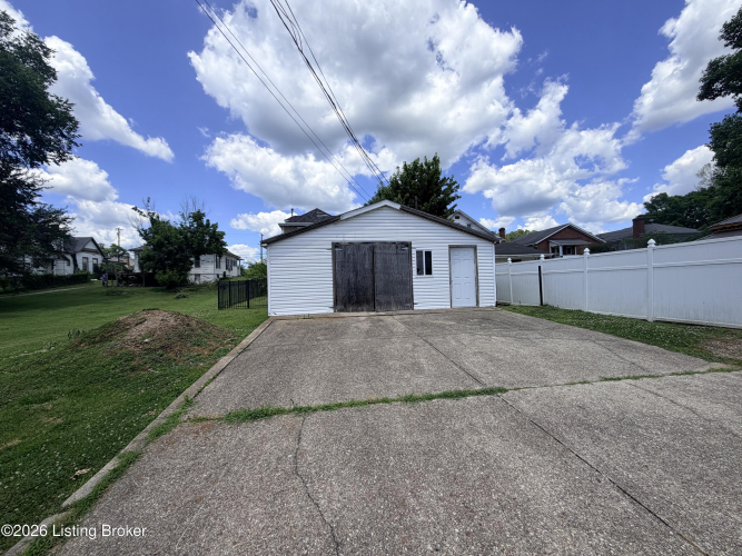 Listing Image 11
