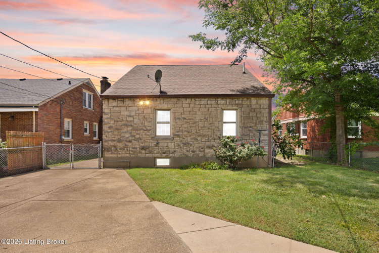 Listing Image 9