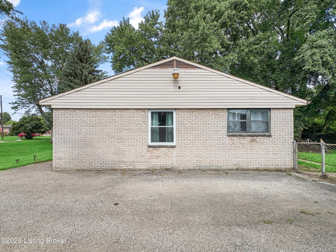 Listing Image 44