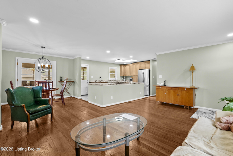 Listing Image 9
