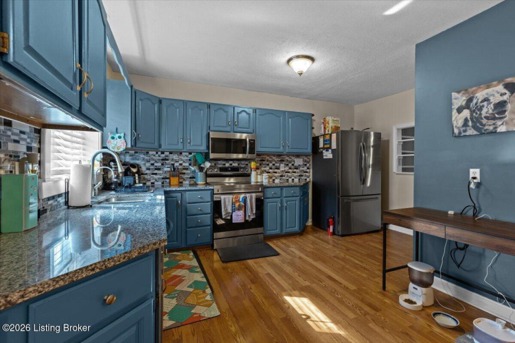 Listing Image 11