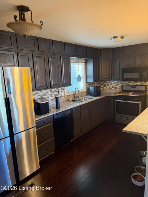 Listing Image 10
