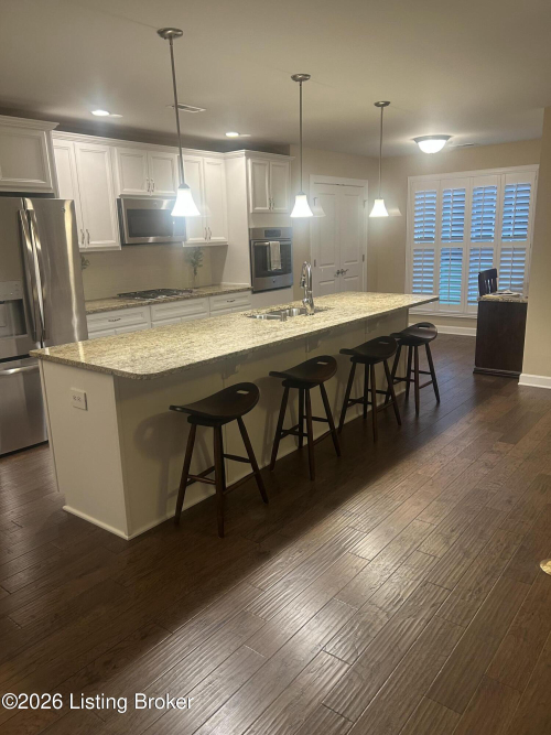 Listing Image 11