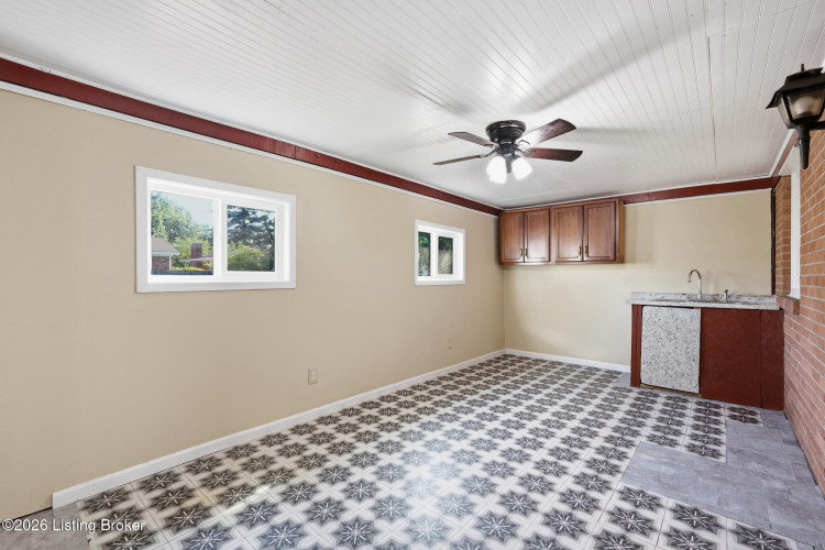 Listing Image 16