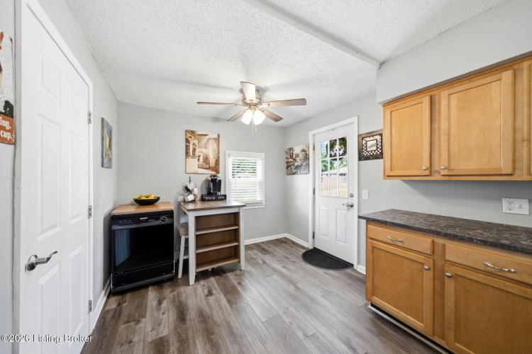 Listing Image 16