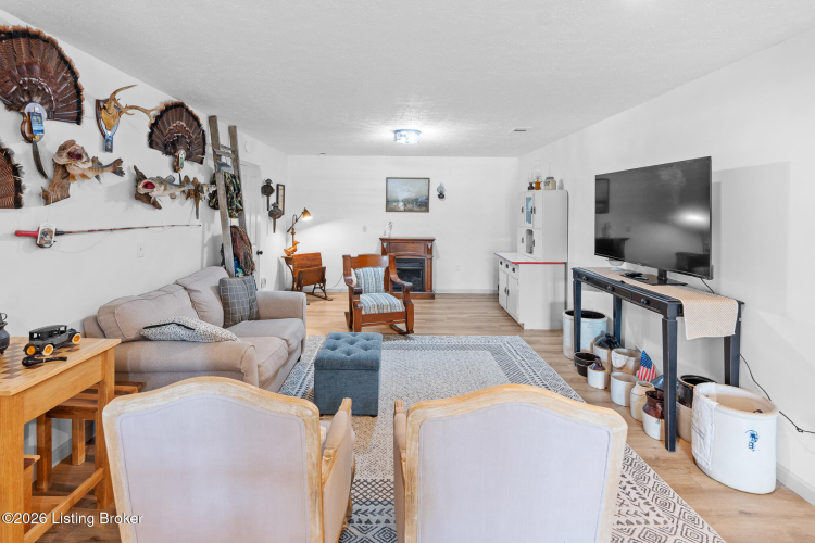 Listing Image 37