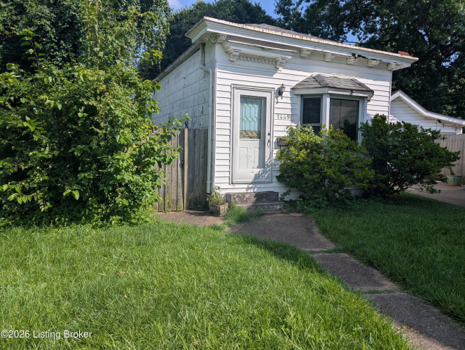 Listing Image 4