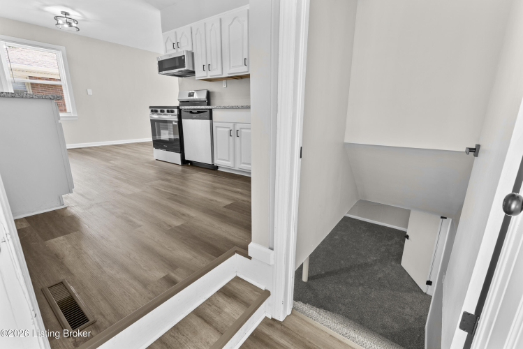 Listing Image 10