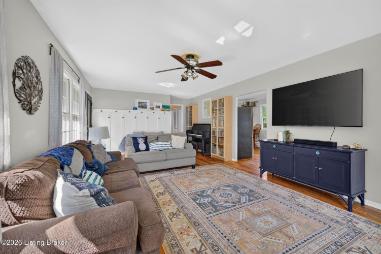 Listing Image 17