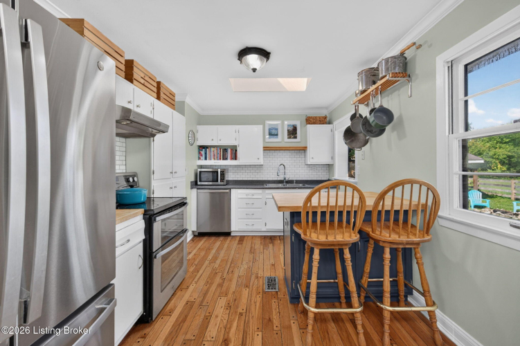 Listing Image 19