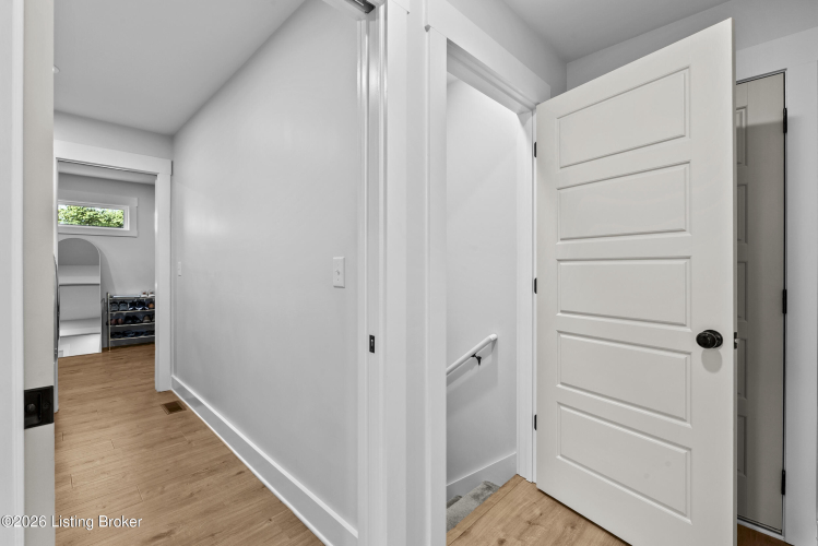 Listing Image 52