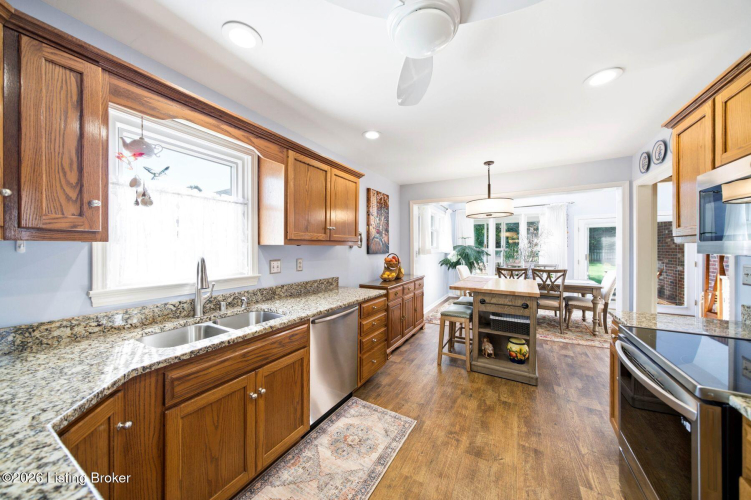 Listing Image 11