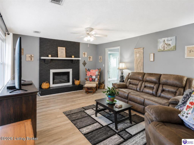 Listing Image 12