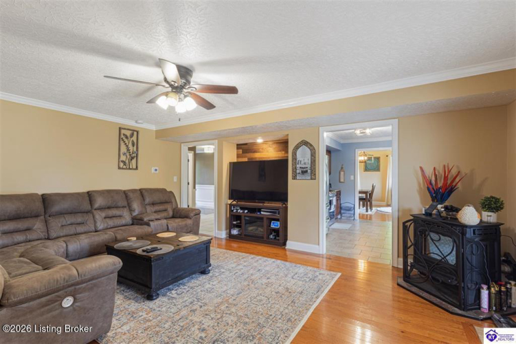 Listing Image 18
