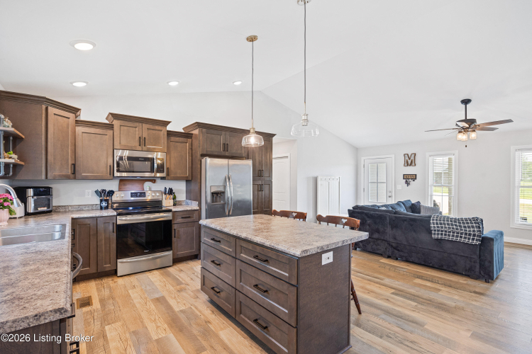Listing Image 12