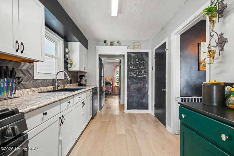 Listing Image 13