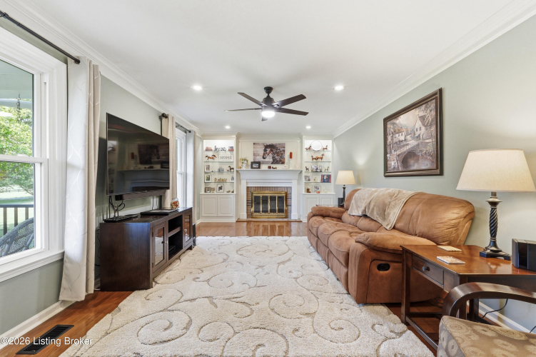 Listing Image 11