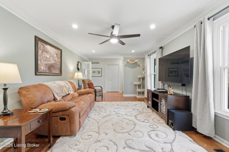 Listing Image 12