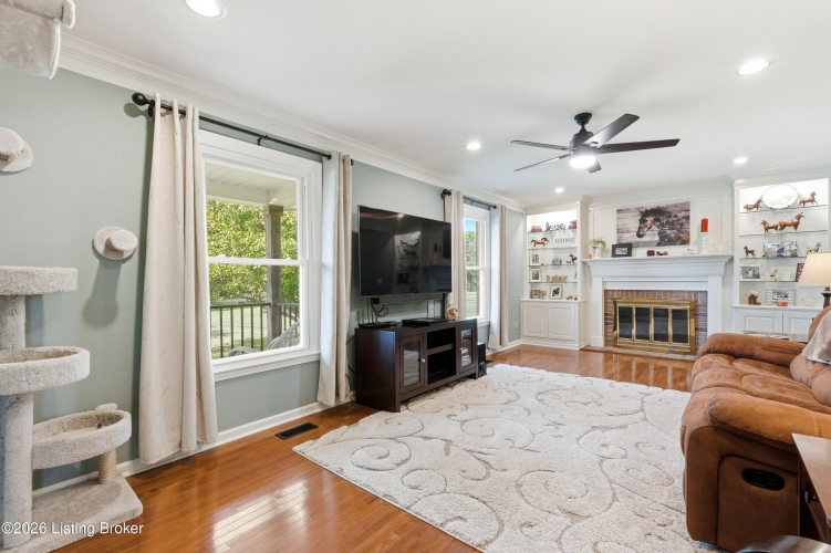 Listing Image 10