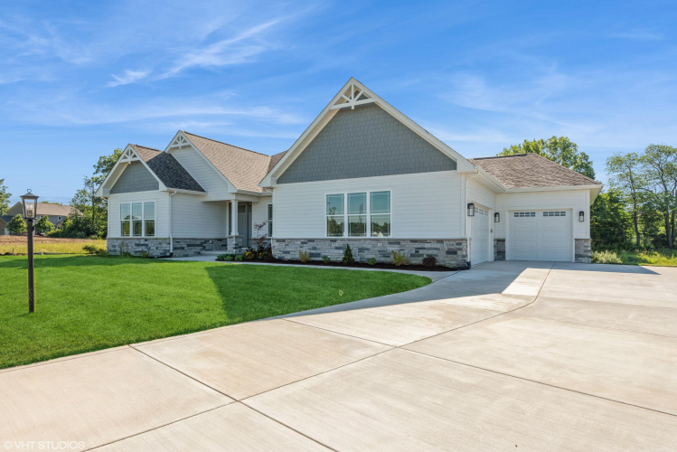 3100  Whispering Brook Lane Valparaiso, IN 46385 | MLS 801562