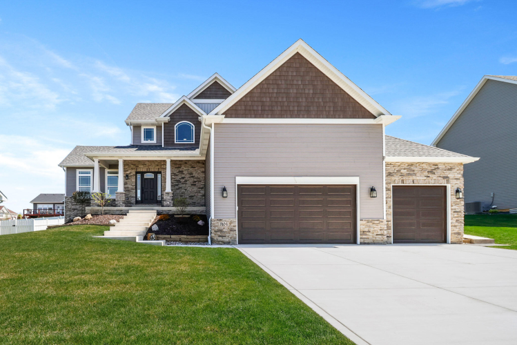 3104  Westwind Drive Valparaiso, IN 46385 | MLS 802677