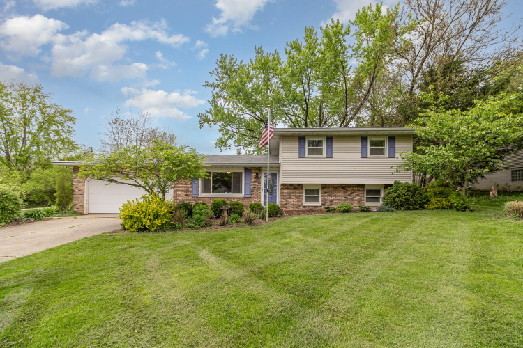 256  Spectacle Drive Valparaiso, IN 46383 | MLS 802927
