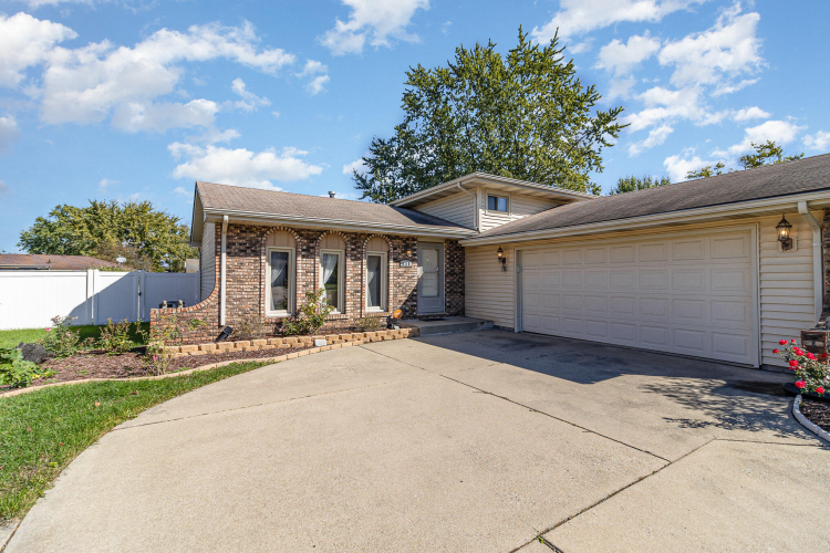 5118 W 87th Lane Crown Point, IN 46307 | MLS 805154