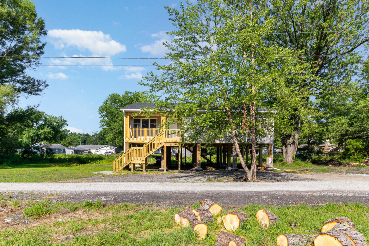 44  Vick Tree Lane Hebron, IN 46341 | MLS 805817