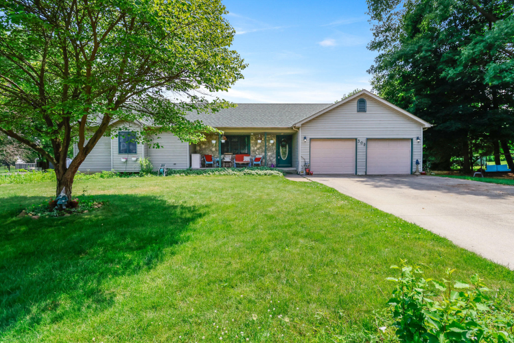 302  Deerfield Court Valparaiso, IN 46383 | MLS 806956