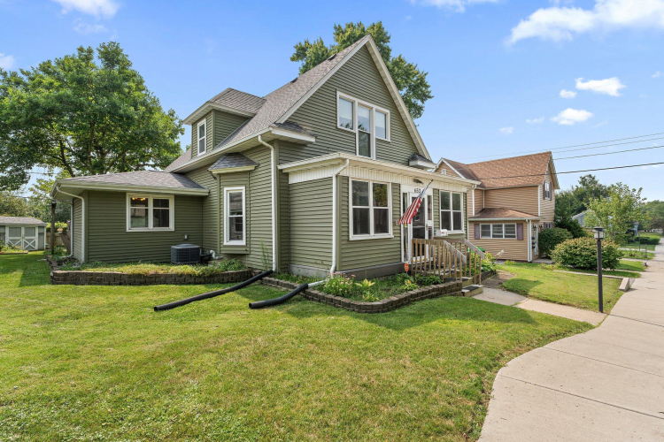 653 W Chicago Street Valparaiso, IN 46385 | MLS 809462