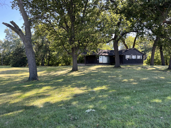 725 W Elm Street Griffith, IN 46319 | MLS 809493