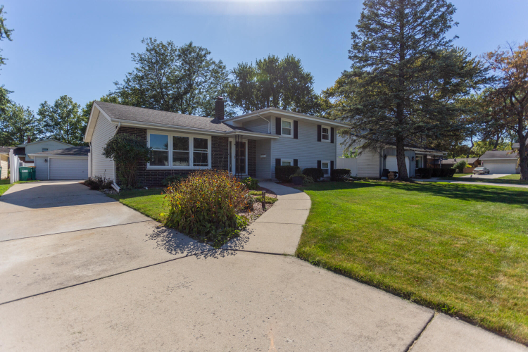 1748  Holly Lane Munster, IN 46321 | MLS 809670