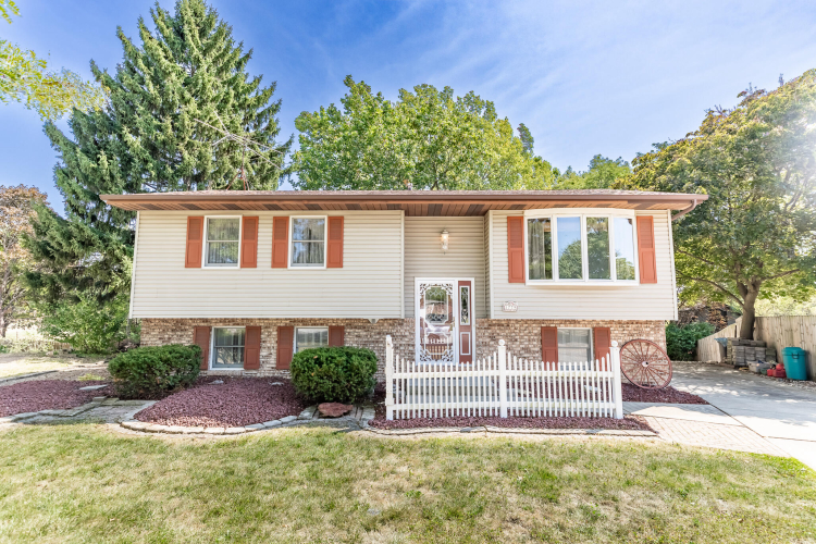 1779  Selo Drive Schererville, IN 46375 | MLS 809880