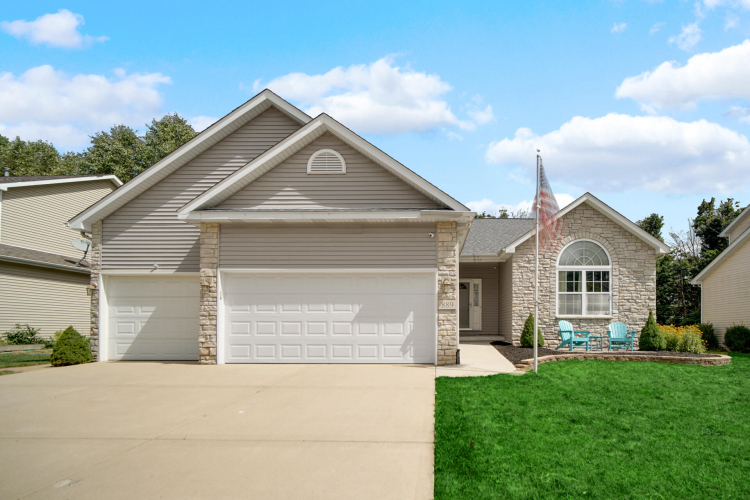 889  Dickens Lane Valparaiso, IN 46383 | MLS 810131