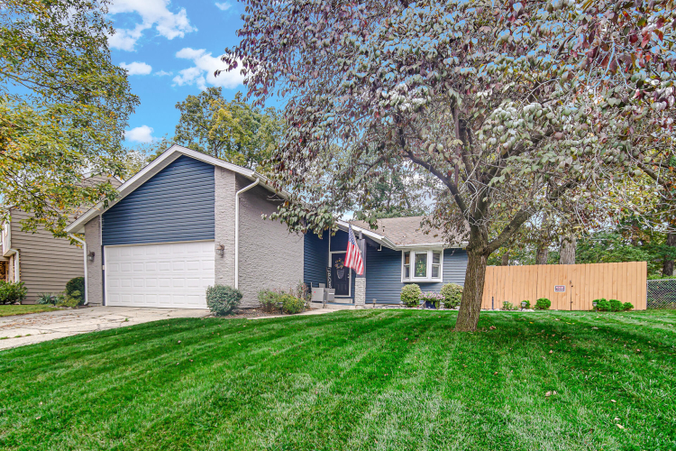 205  Lakeside Drive Valparaiso, IN 46383 | MLS 810812